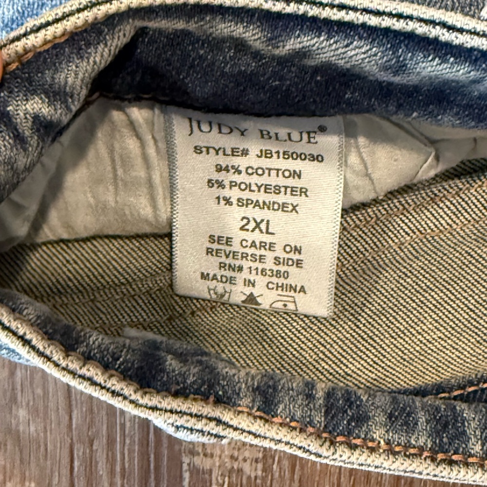 Judy Blue Casual Women's Frayed Hem Jean Bermuda Shorts - Picture 4 of 5